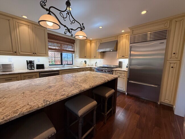 Building Photo - 6484 Heather St