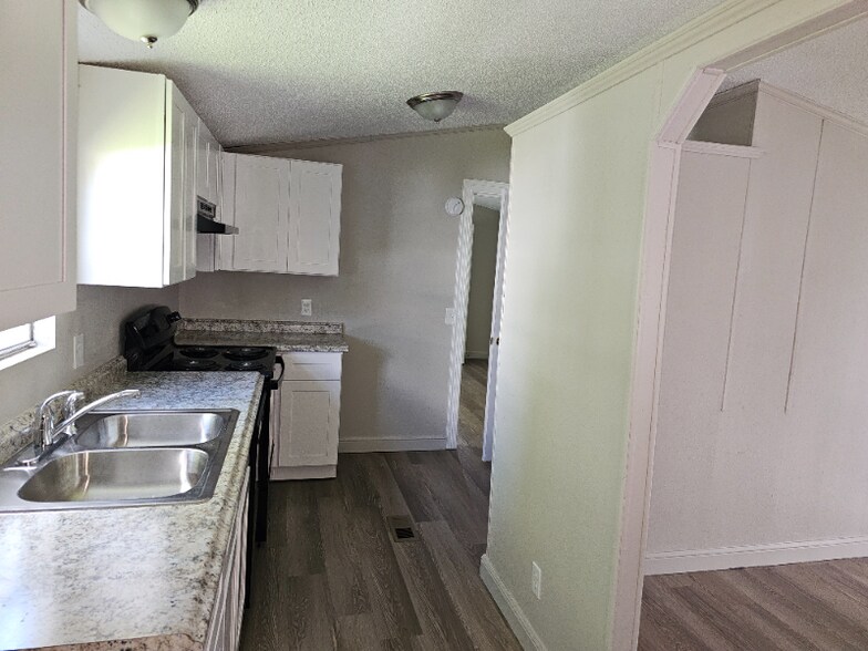 Building Photo - 906 FM247