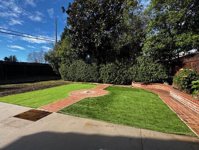 Building Photo - 4501 O’Neill Lane - Coastal comfort, sunny serenity, and the best of Soquel at your doorstep