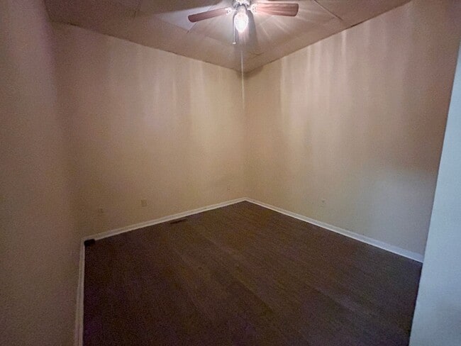 Building Photo - 560 Manor St