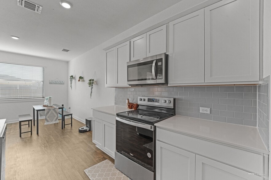 Building Photo - 13021 Kearns Dr