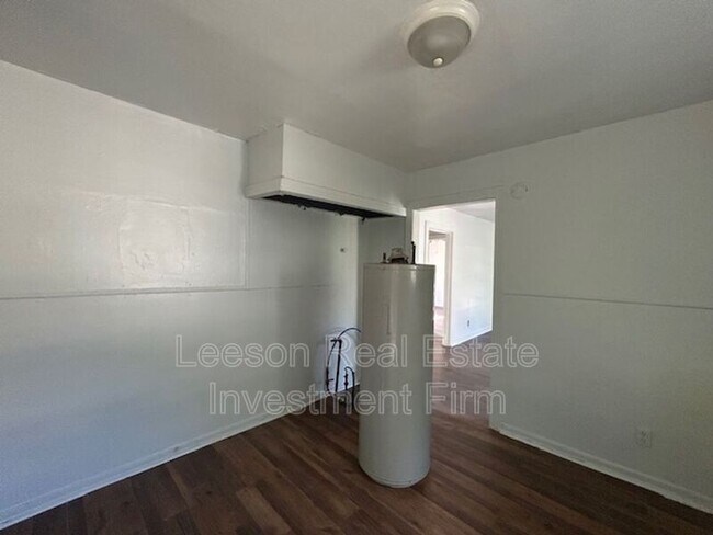 Building Photo - 318 W 68th St