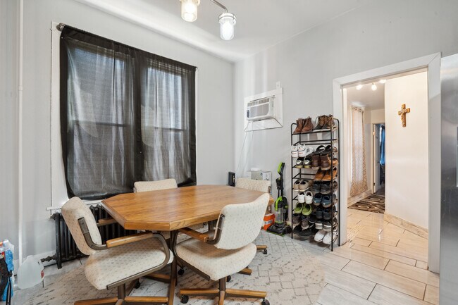 Building Photo - Unit 2