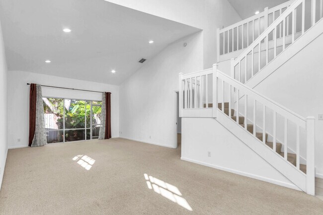 Building Photo - 479 Tequesta Dr