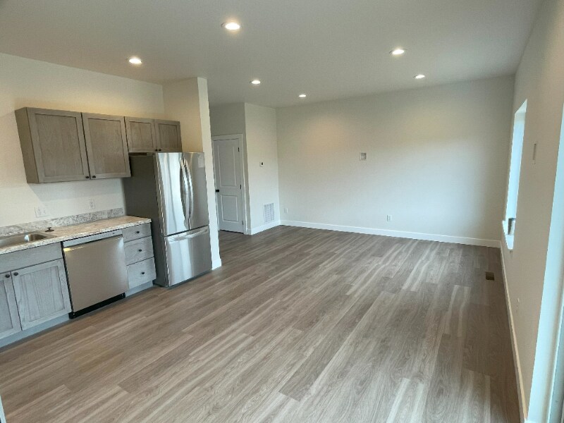 Building Photo - 502 E 2nd Ave