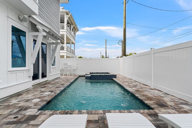 Building Photo - 14300 Front Beach Rd