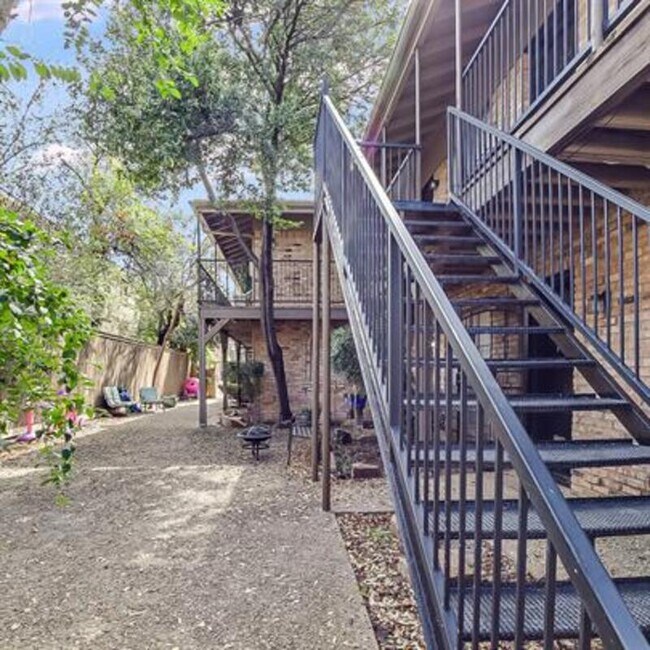 Building Photo - 3903 Hawthorne Ave