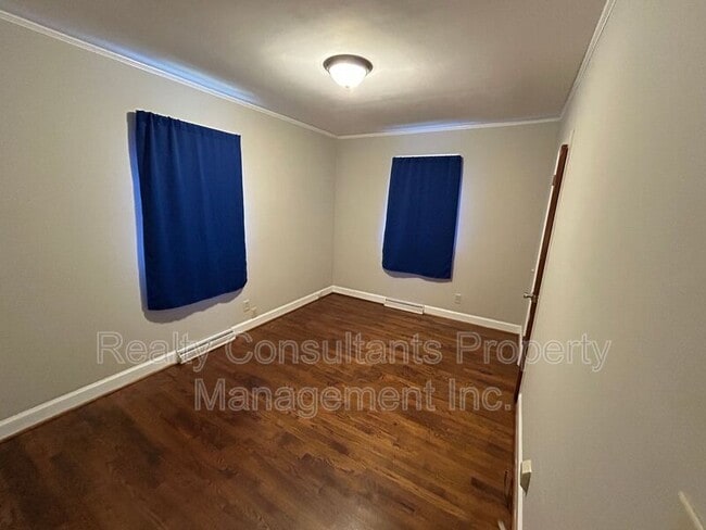 Building Photo - 4403 Edgemore Rd