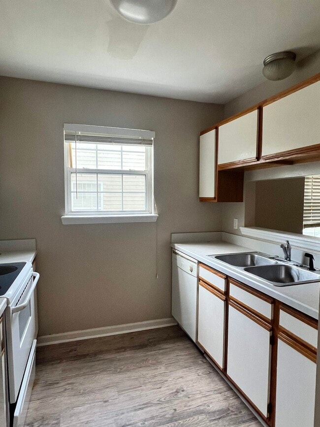 Building Photo - 4108 Mission Trace Blvd