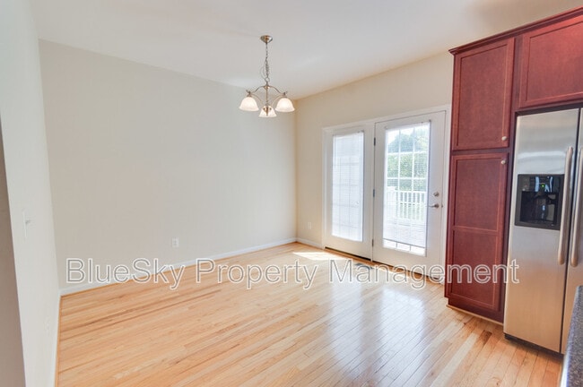 Building Photo - 2170 Saranac Ct