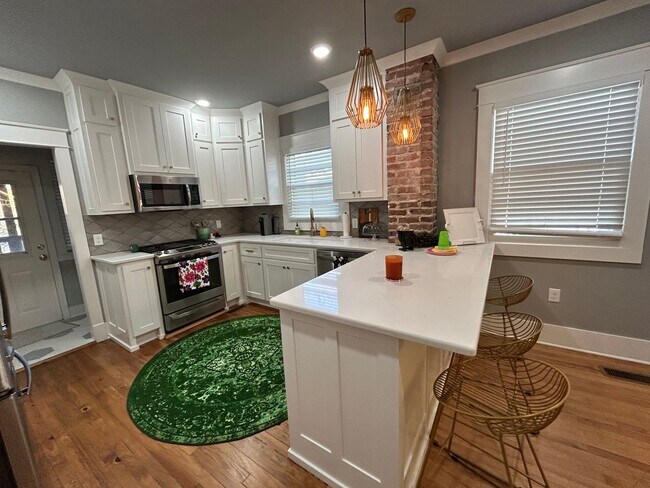 Building Photo - Contact Peggy 501 676 1758