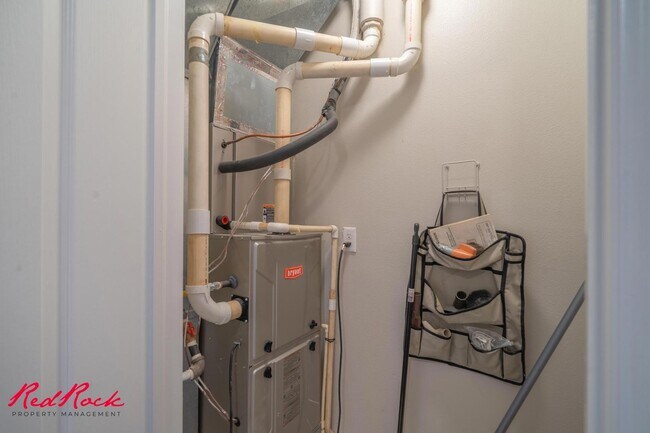 Building Photo - Spacious 6 Bedroom Home with a Balcony!