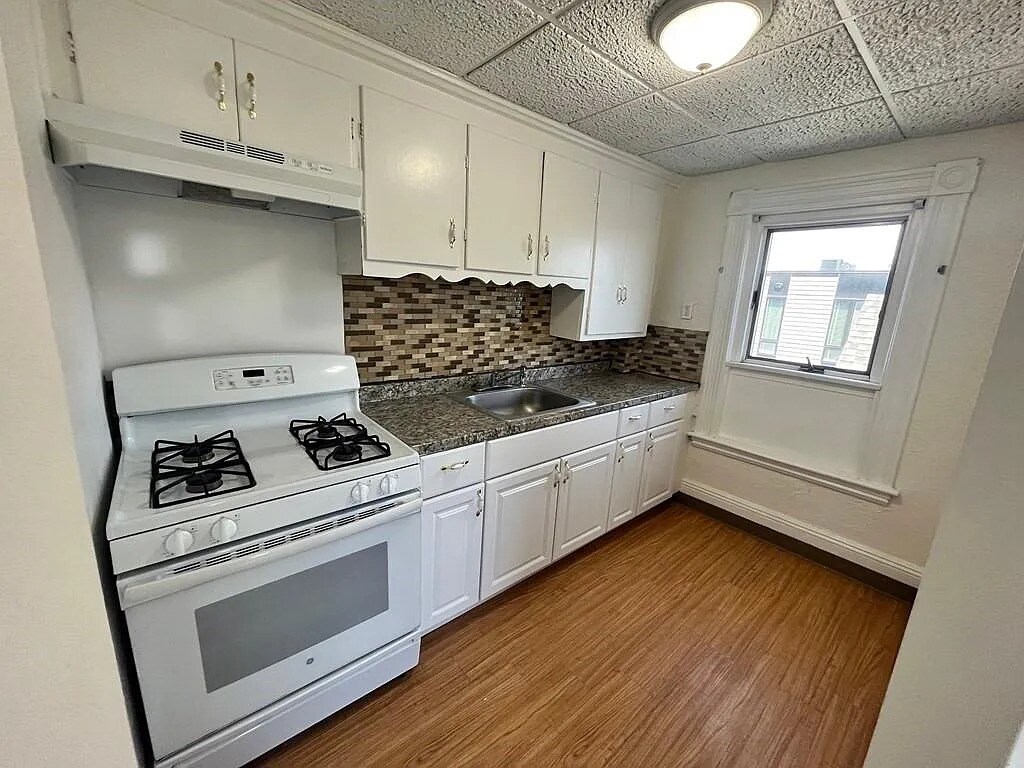 Building Photo - 78 Falcon St