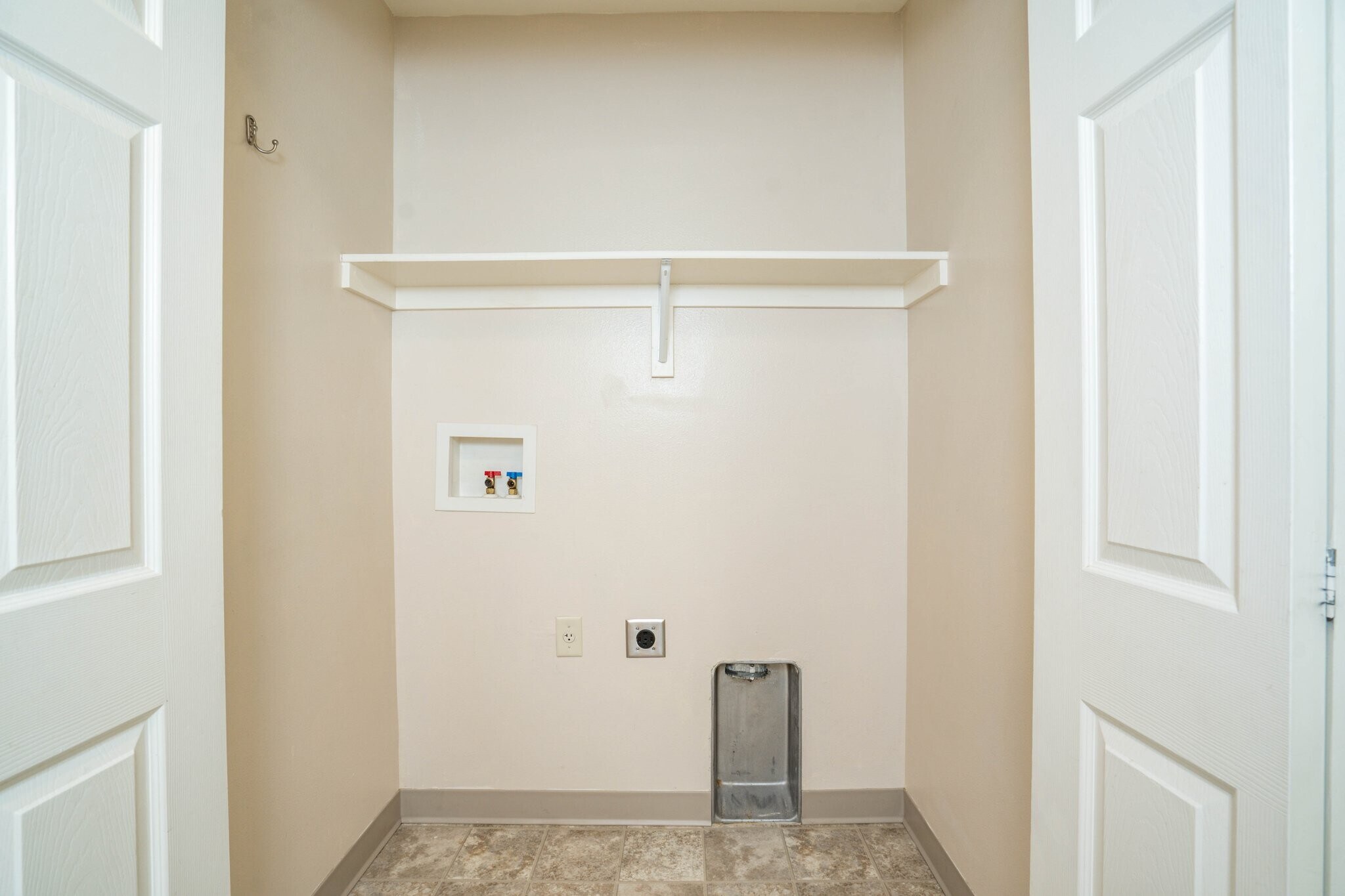 Building Photo - 5 Avalon Ct