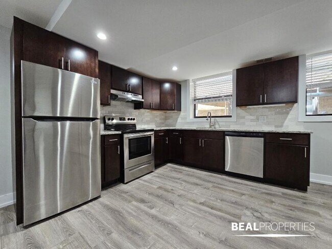 Building Photo - 2 bedroom in EVANSTON IL 60202