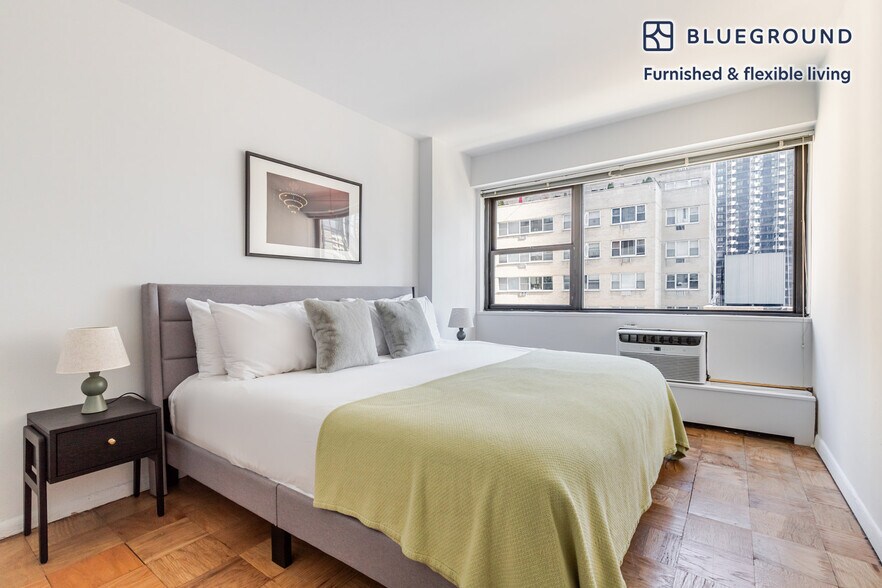 Building Photo - 330 E 46th St