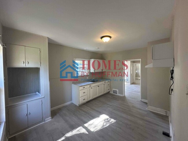 Building Photo - Two Bedroom House | Move in Ready | Deposi...