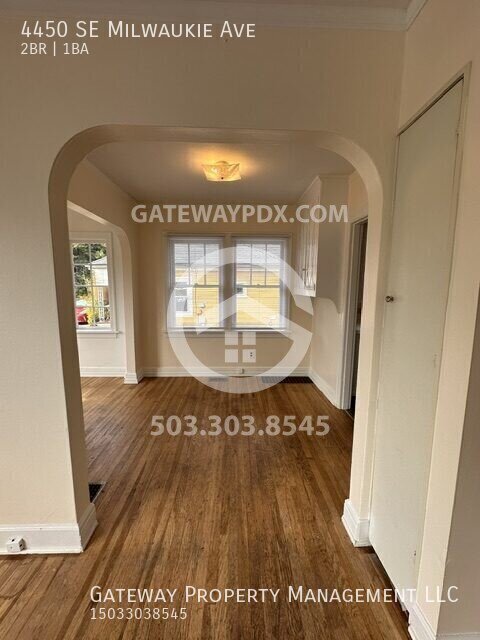 Building Photo - 4450 SE Milwaukie Ave