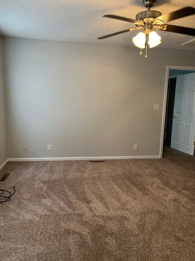 Building Photo - Step inside!  You will love what you see.