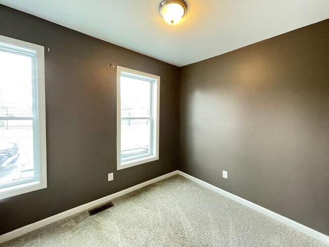 Building Photo - 374 Amory St