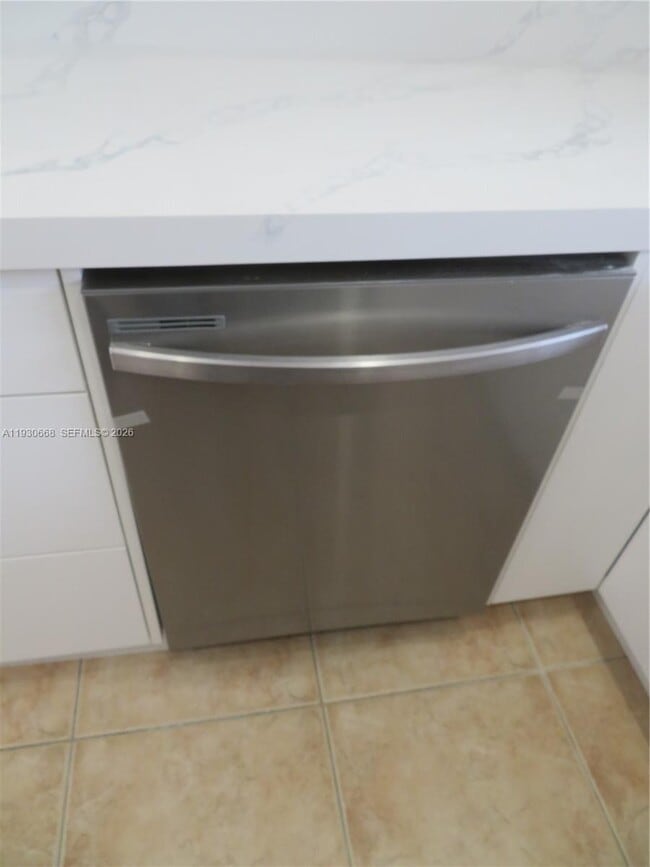 Building Photo - 7328 Miami Lakeway S