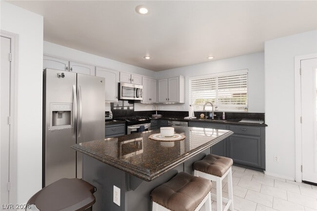 Building Photo - 7904 Constantinople Ave