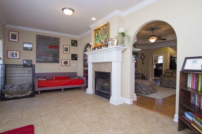 Building Photo - Exquisitely Maintained Home in the Coveted Goldsmith - Schiffman/ Hsv High school