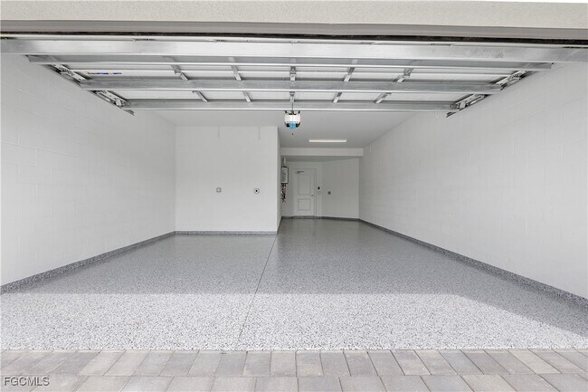 Building Photo - 15170 Bluffton Ln