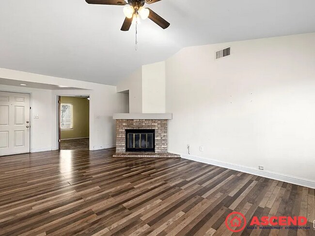Building Photo - Lovely Home In Southwest Bakersfield!