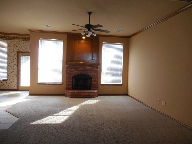 Living Room - 8420 NW 106th St