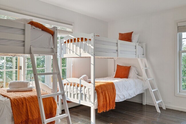 Building Photo - 321 Museum Village Rd