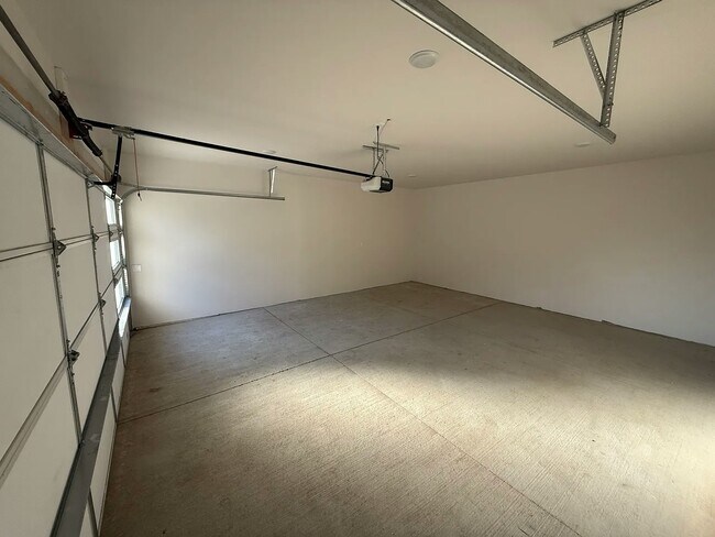 Building Photo - 1615 N Gillis Ln