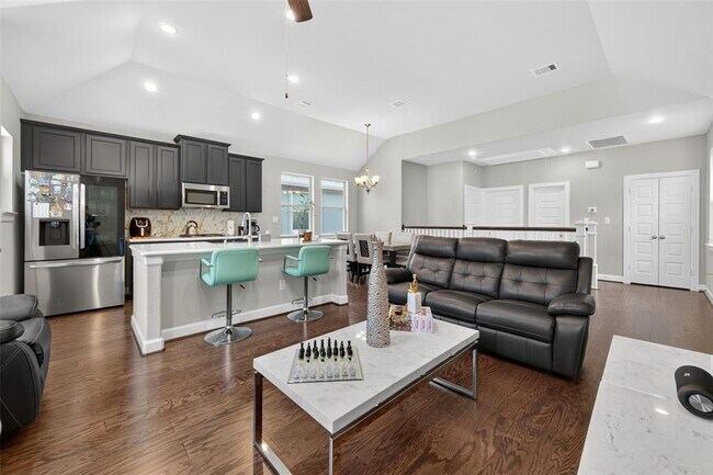 Building Photo - 11911 Briarwood Hill Way