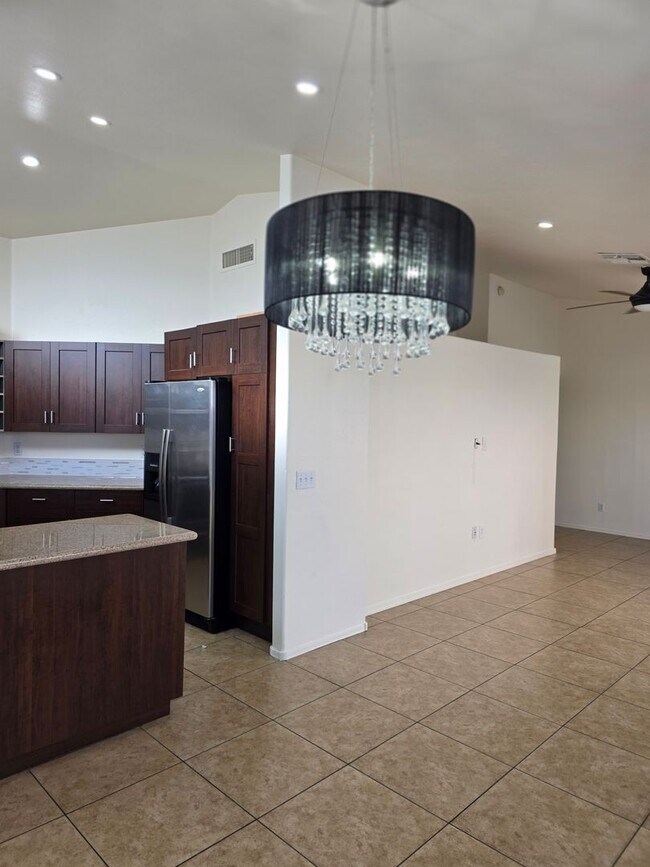 Building Photo - Beautiful 3BR 2BA Home w/ Private Pool • Pool + Covered Patio • Attached Garage in Phoenix