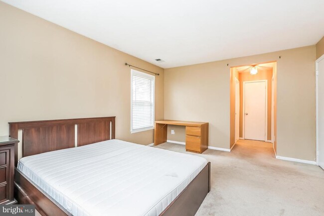 Building Photo - 306 Trinity Ct