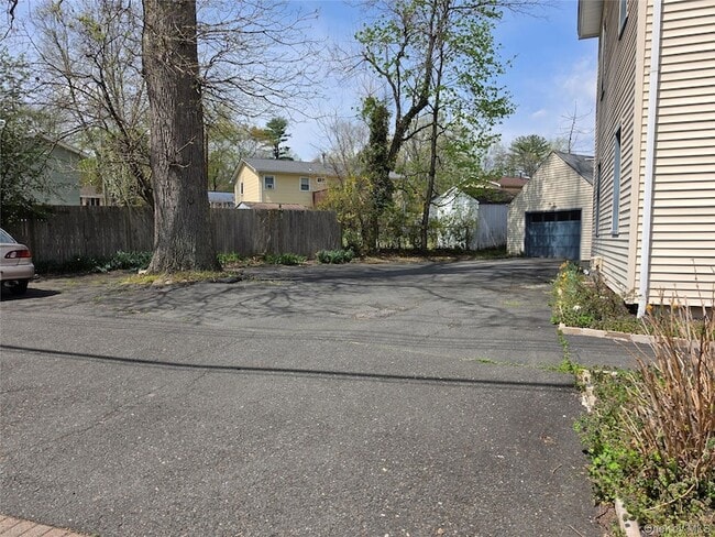 Building Photo - 60 Main St