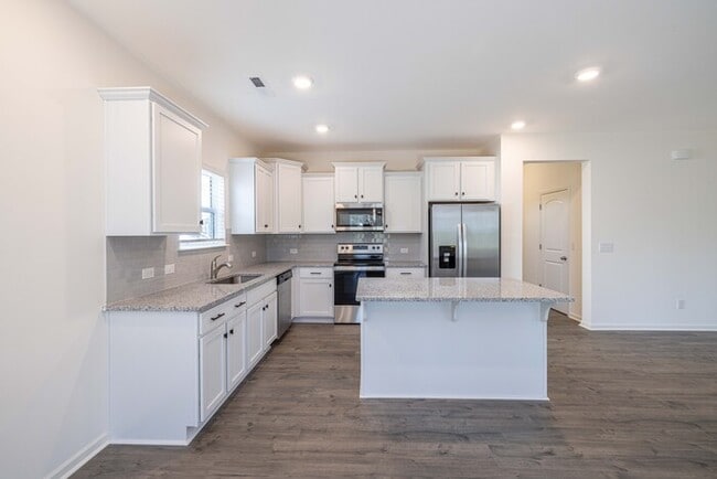 Building Photo - BEAUTIFUL 4 Bedroom Home Piedmont School District - AVAILABLE NOW