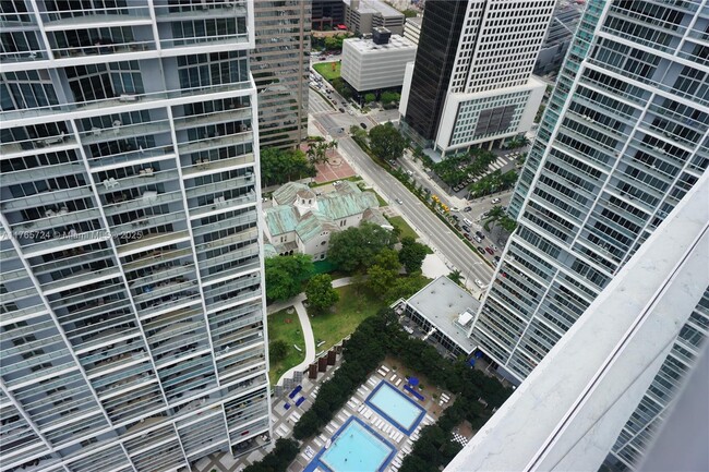 Building Photo - 475 Brickell Ave