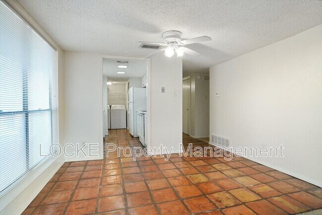 Building Photo - 4920 Byers Ave