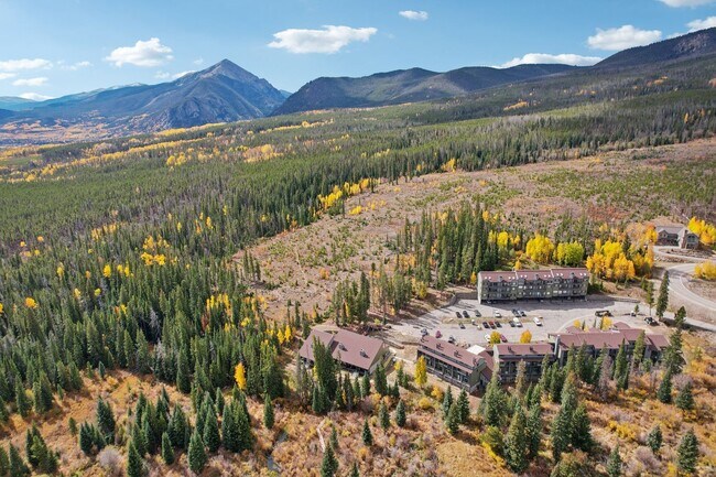 Building Photo - Serenity and Views with this 3 bedroom/3Bathroom Townhome in Buffalo Ridge