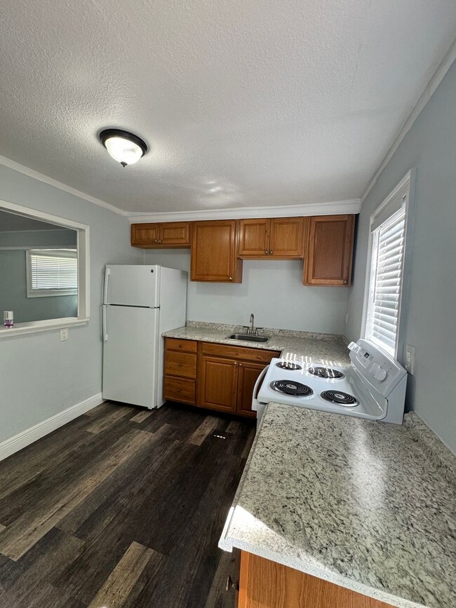 Building Photo - 2 Bedroom 1 Bath near Busch Garden