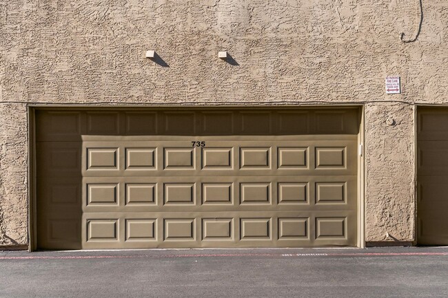 Building Photo - Single Story 3 Bedroom Home with 2 Patios and Community Amenities In Henderson