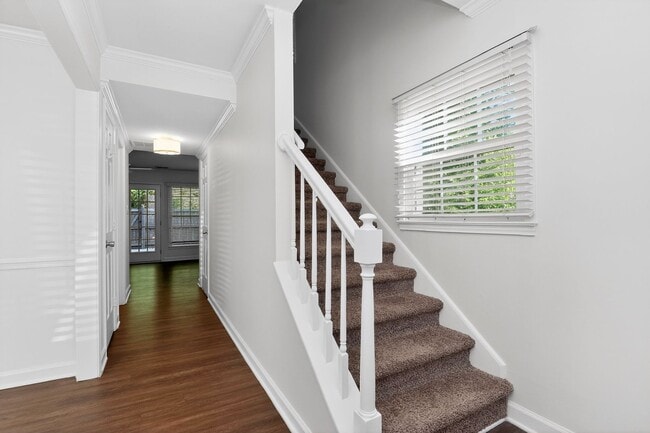 Building Photo - 3 Bed/2.5 Bath Townhouse for RENT!