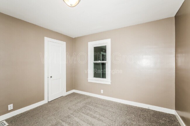 Building Photo - 3006 Noble St