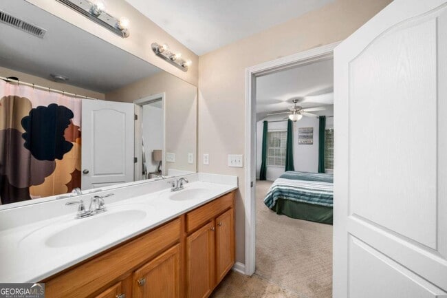 Building Photo - 5227 Whiteoak Ave