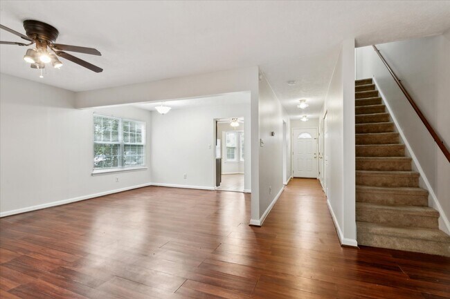 Spacious great room opens to the back deck & the fully fenced backyard - 1644 Skiffes Creek Cir