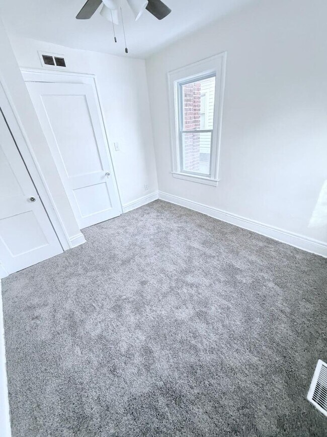 Building Photo - 3242-3242 Sycamore Rd