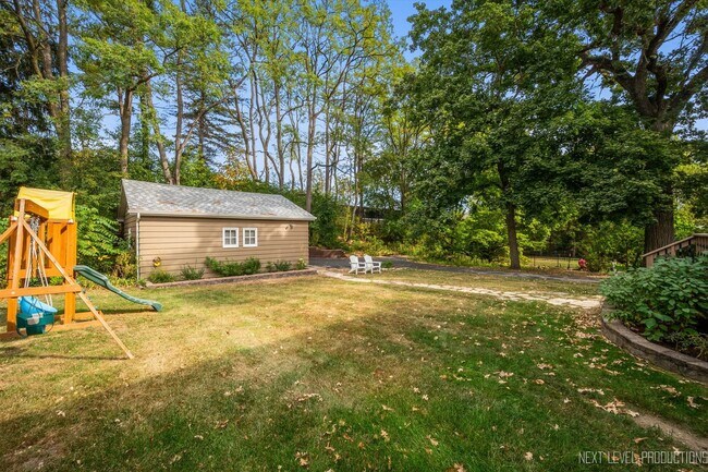 Building Photo - 413 Cheever Ave