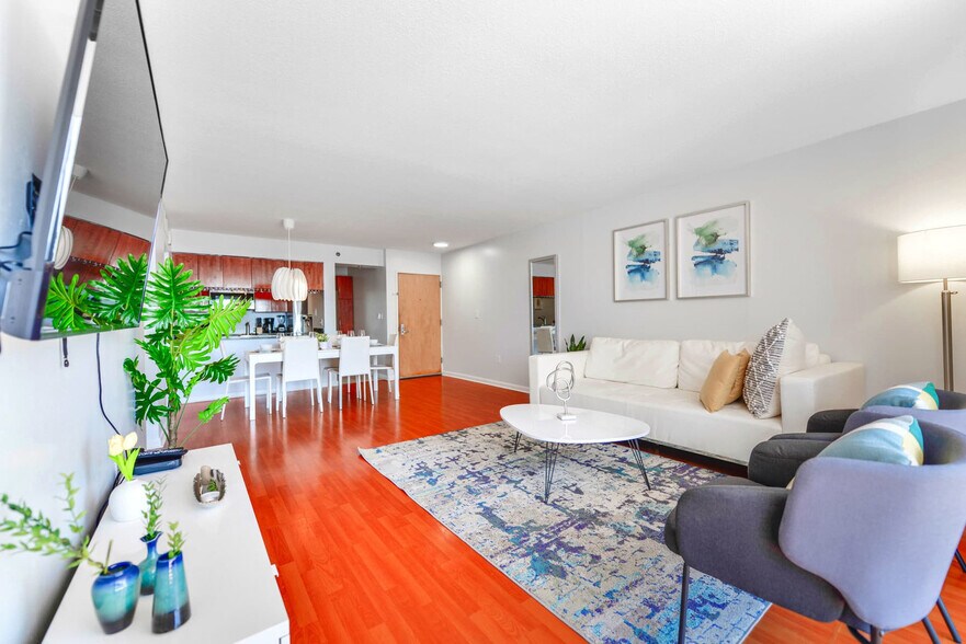 Primary Photo - 1 SE 12th St