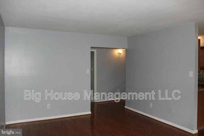 Building Photo - 2316 Freetown Ct
